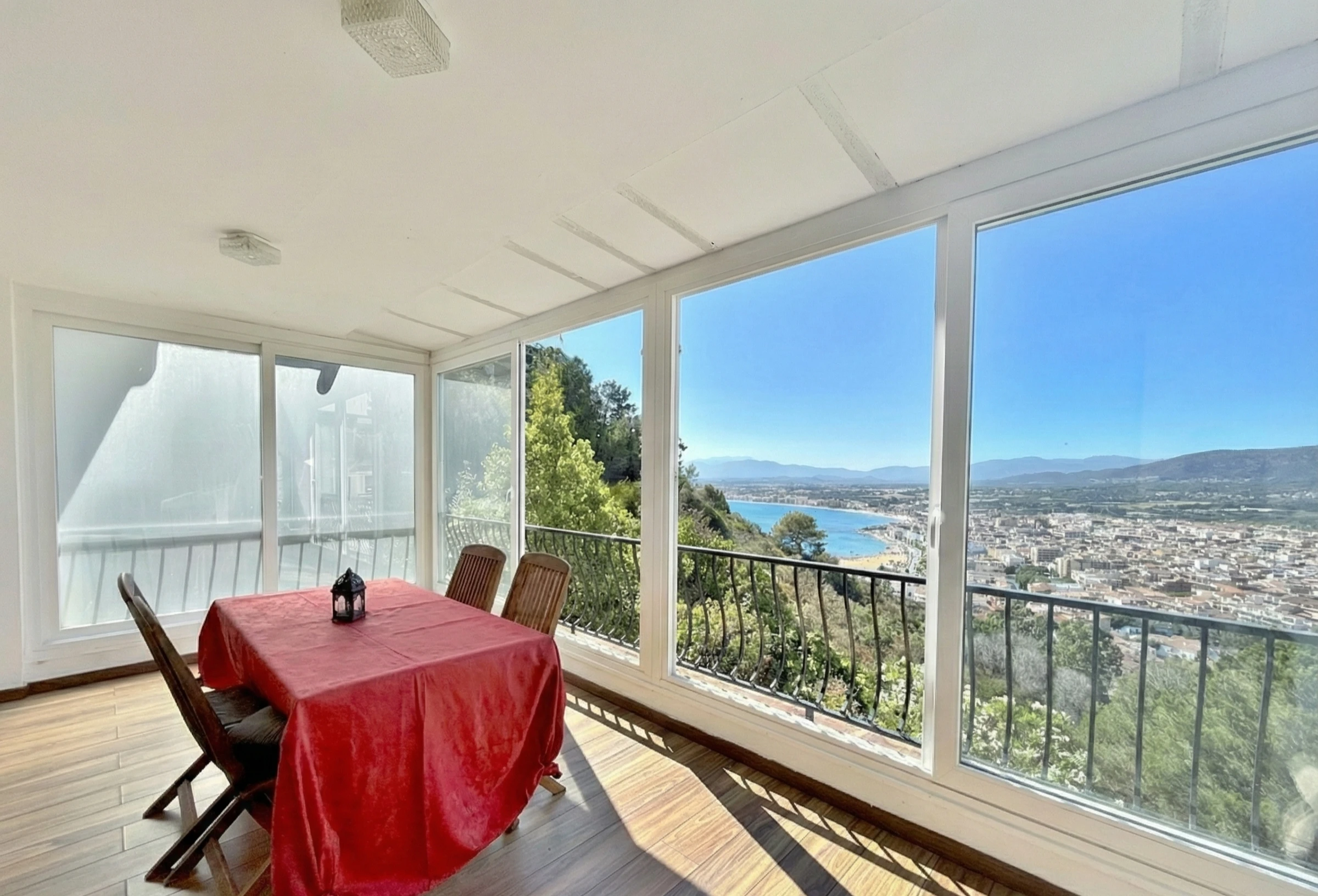 vue-aerienne-baie-rosas-investissement-immobilier